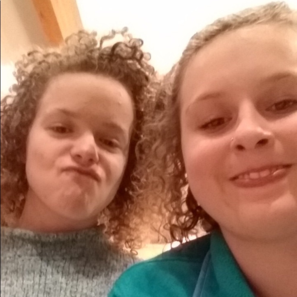 Meet your Posher, Eella